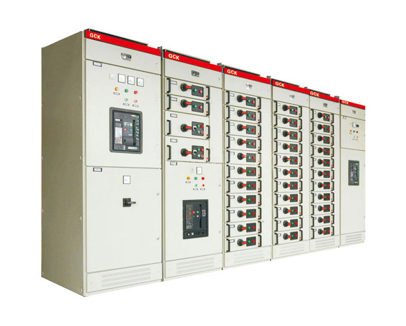  GCK低壓抽出式開關(guān)柜，主要是由一些組合式電動(dòng)機(jī)控制單元，和其它功能單元組合而成。這些單元以上下重疊的方式安裝在封閉的金屬柜體內(nèi)。用設(shè)置在柜體上方的水平母線，…